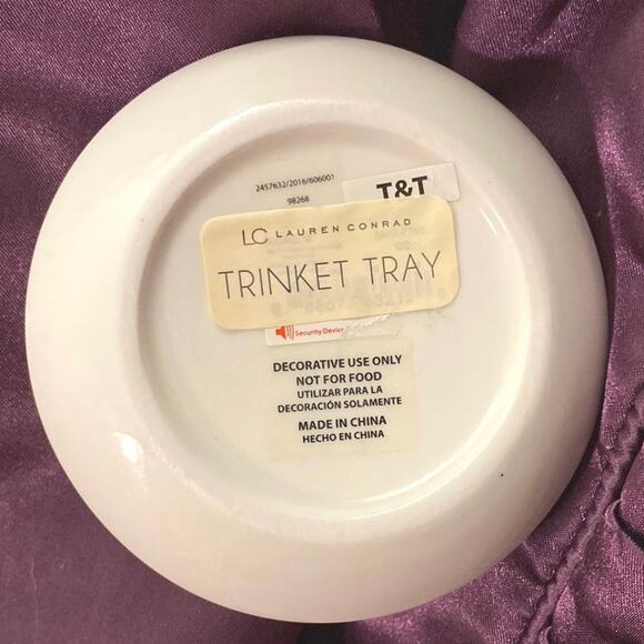 Baby Elephant Ceramic WHITE SILVER Sitting ELEPHANT TRINKET TRAY Ring Holder - Picture 3 of 9